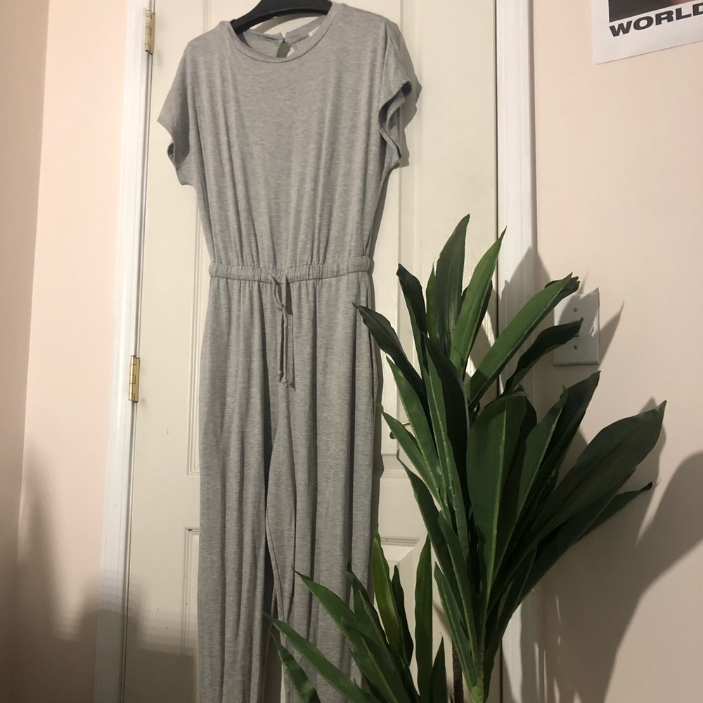 Short-sleeve Gray Jumpsuit